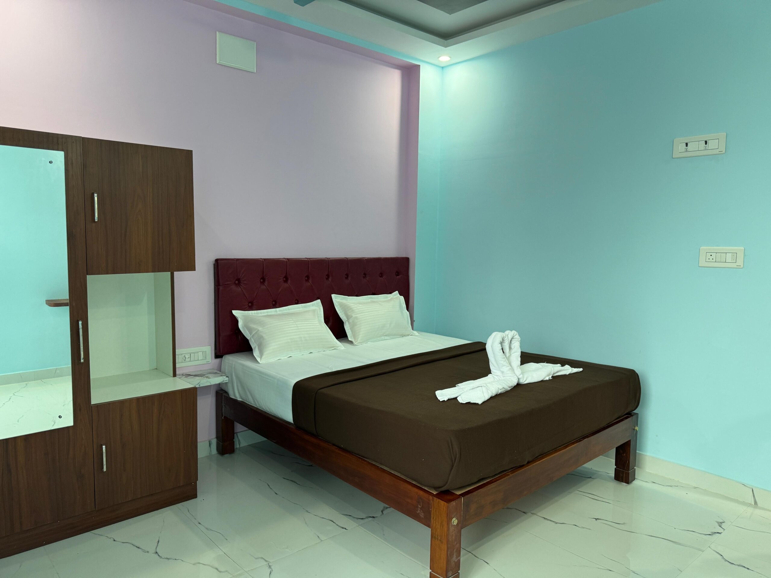 Room 01